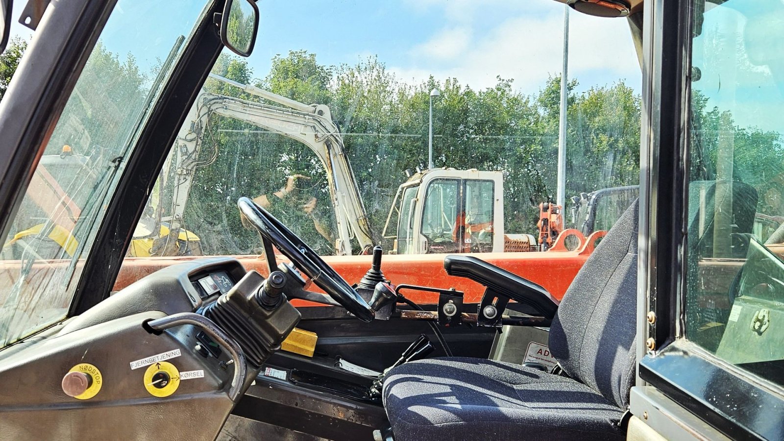 Teleskoplader tip Manitou MT 1232 ST / med 4 stk tilbehør / 8600 timer, Gebrauchtmaschine in Arden (Poză 14)