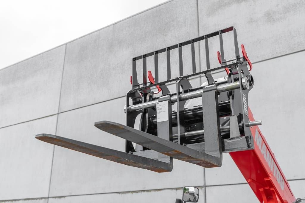 Teleskoplader of the type Manitou MT 930, Neumaschine in Moerbeke (Picture 9)