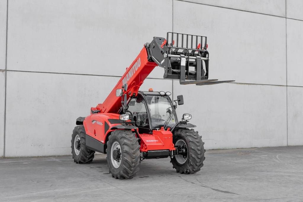 Teleskoplader of the type Manitou MT 930, Neumaschine in Moerbeke (Picture 3)