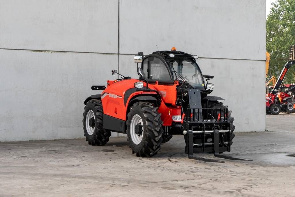 Teleskoplader of the type Manitou MT 935, Neumaschine in Moerbeke (Picture 3)