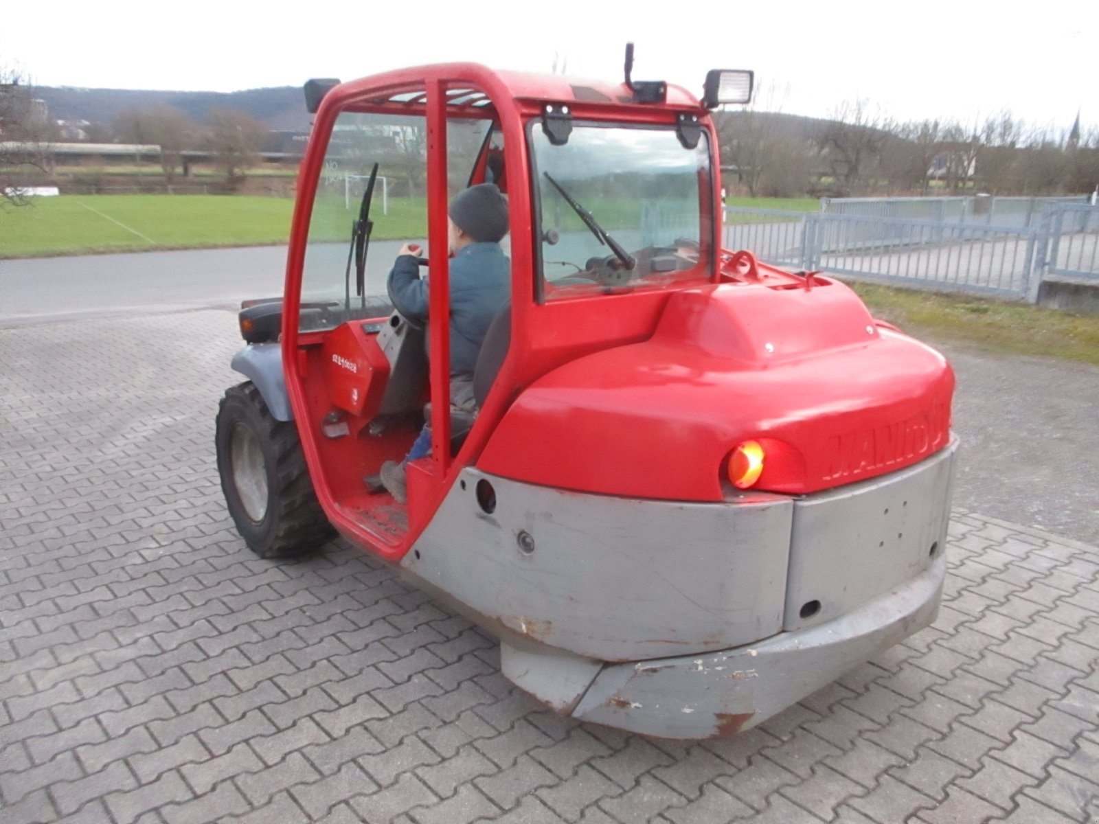 Teleskoplader del tipo Manitou SLT 420, Gebrauchtmaschine In Obrigheim (Immagine 2)