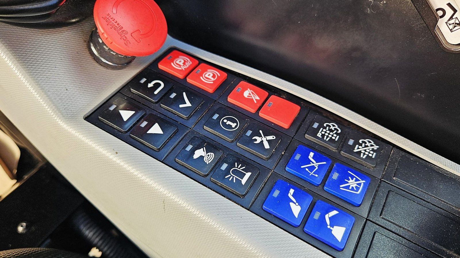 Teleskoplader of the type Manitou ULM 415 H / som ny / inkl. redskaber / kan køres på trailer, Gebrauchtmaschine in Arden (Picture 19)