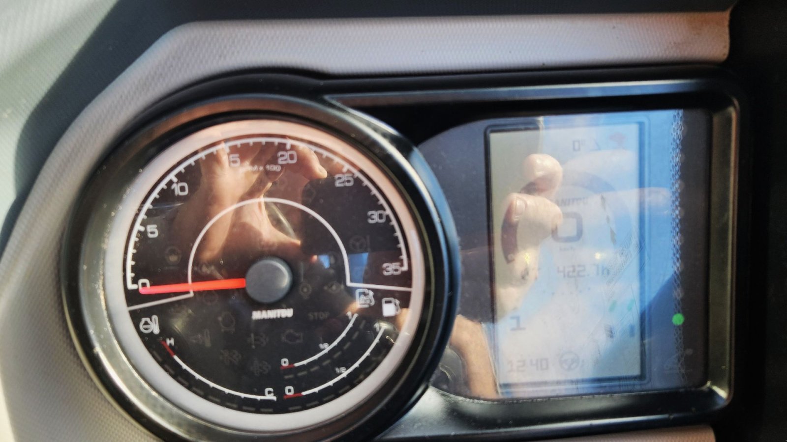 Teleskoplader of the type Manitou ULM 415 H / som ny / inkl. redskaber / kan køres på trailer, Gebrauchtmaschine in Arden (Picture 23)