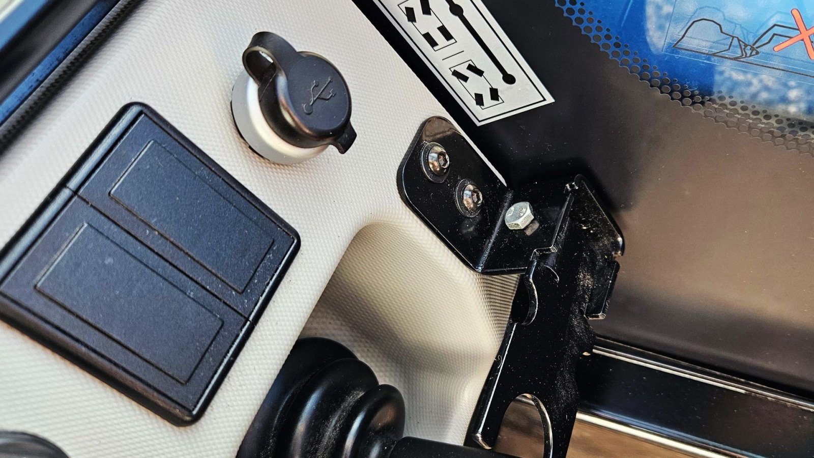 Teleskoplader Türe ait Manitou ULM 415 H / tæt på ny stand / inkl. redskaber / kan køres på trailer, Gebrauchtmaschine içinde Arden (resim 20)