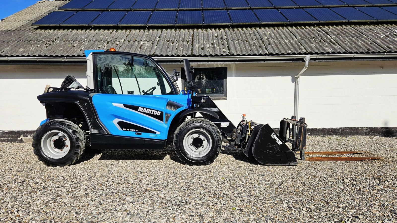 Teleskoplader Türe ait Manitou ULM 415 H / tæt på ny stand / inkl. redskaber / kan køres på trailer, Gebrauchtmaschine içinde Arden (resim 1)