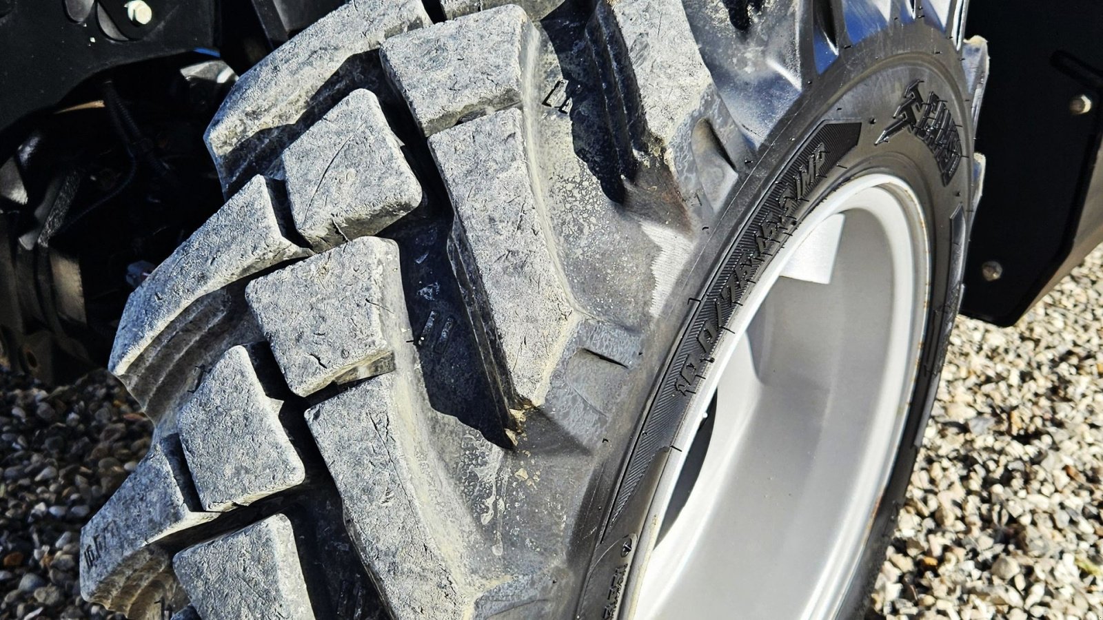 Teleskoplader Türe ait Manitou ULM 415 H / tæt på ny stand / inkl. redskaber / kan køres på trailer, Gebrauchtmaschine içinde Arden (resim 14)