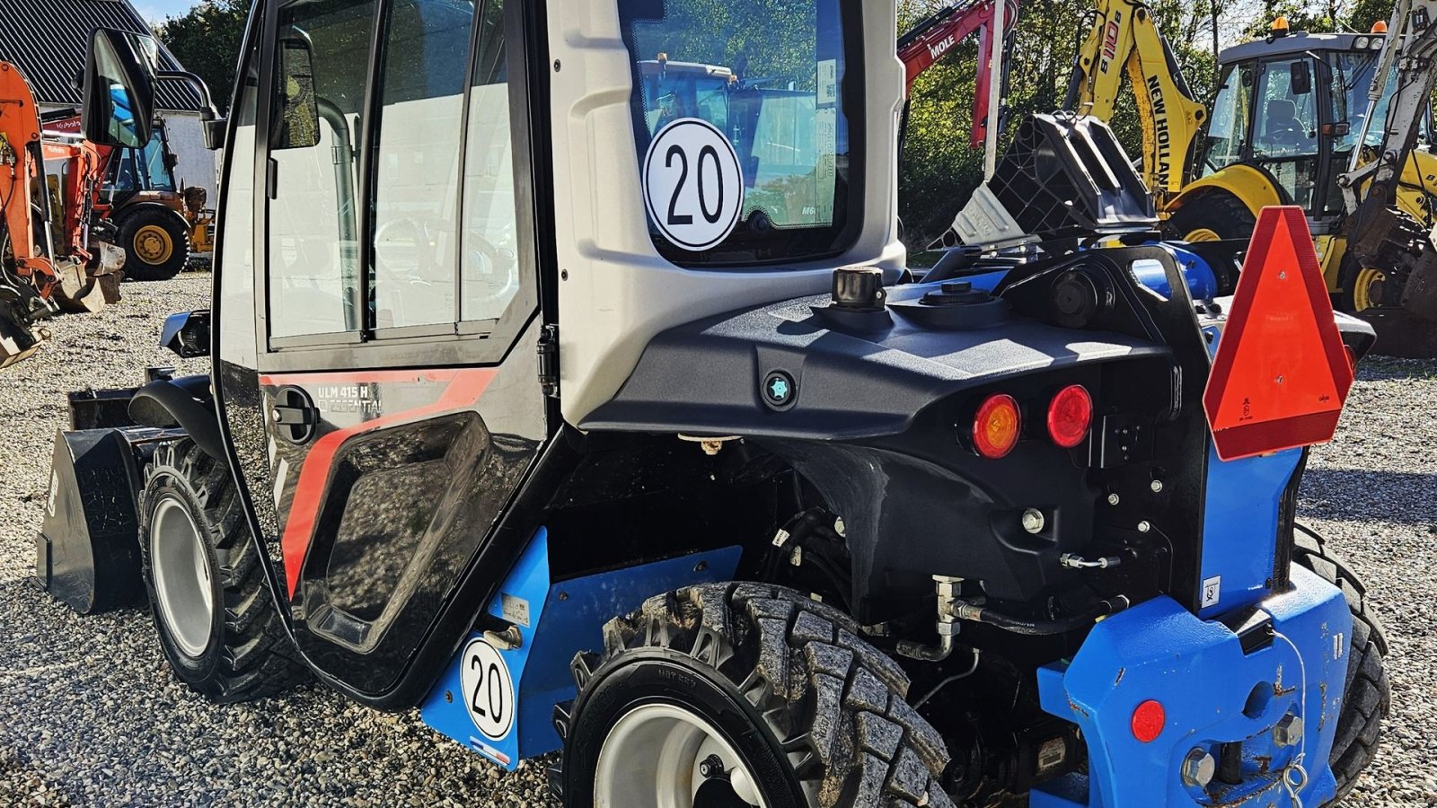 Teleskoplader Türe ait Manitou ULM 415 H / tæt på ny stand / inkl. redskaber / kan køres på trailer, Gebrauchtmaschine içinde Arden (resim 8)