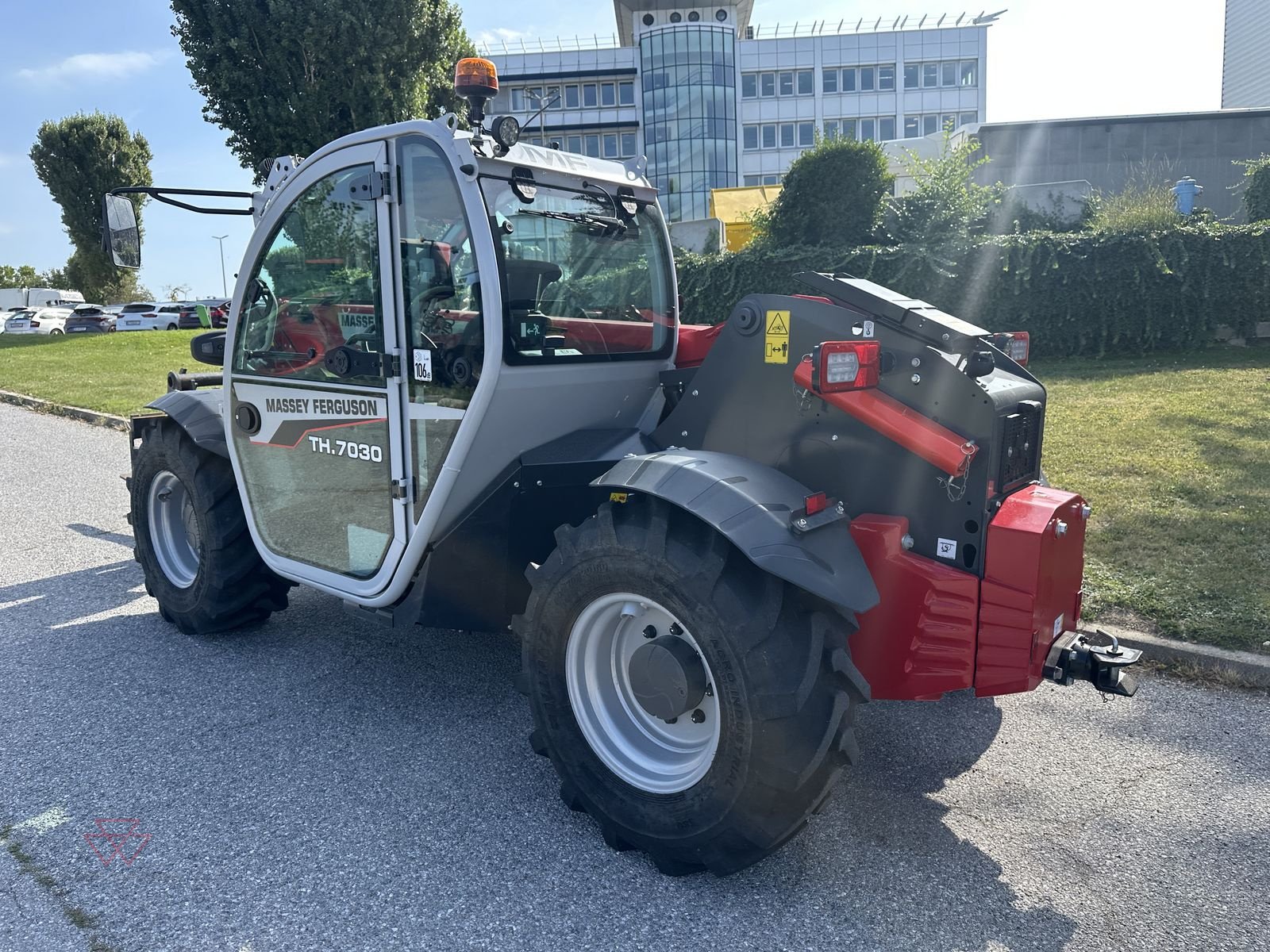 Teleskoplader des Typs Massey Ferguson Massey Ferguson TH.7030LP S5, Vorführmaschine in Schwechat (Bild 7)