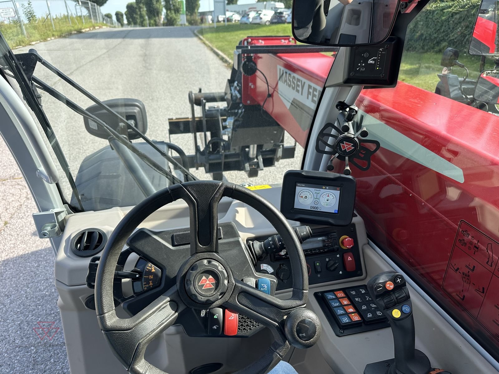 Teleskoplader des Typs Massey Ferguson Massey Ferguson TH.7030LP S5, Vorführmaschine in Schwechat (Bild 11)