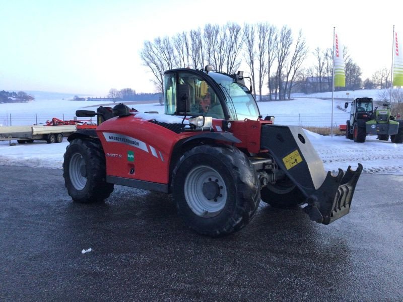 Teleskoplader от тип Massey Ferguson TELESKOPLADER 9407 S MAS, Gebrauchtmaschine в Arnstorf (Снимка 1)
