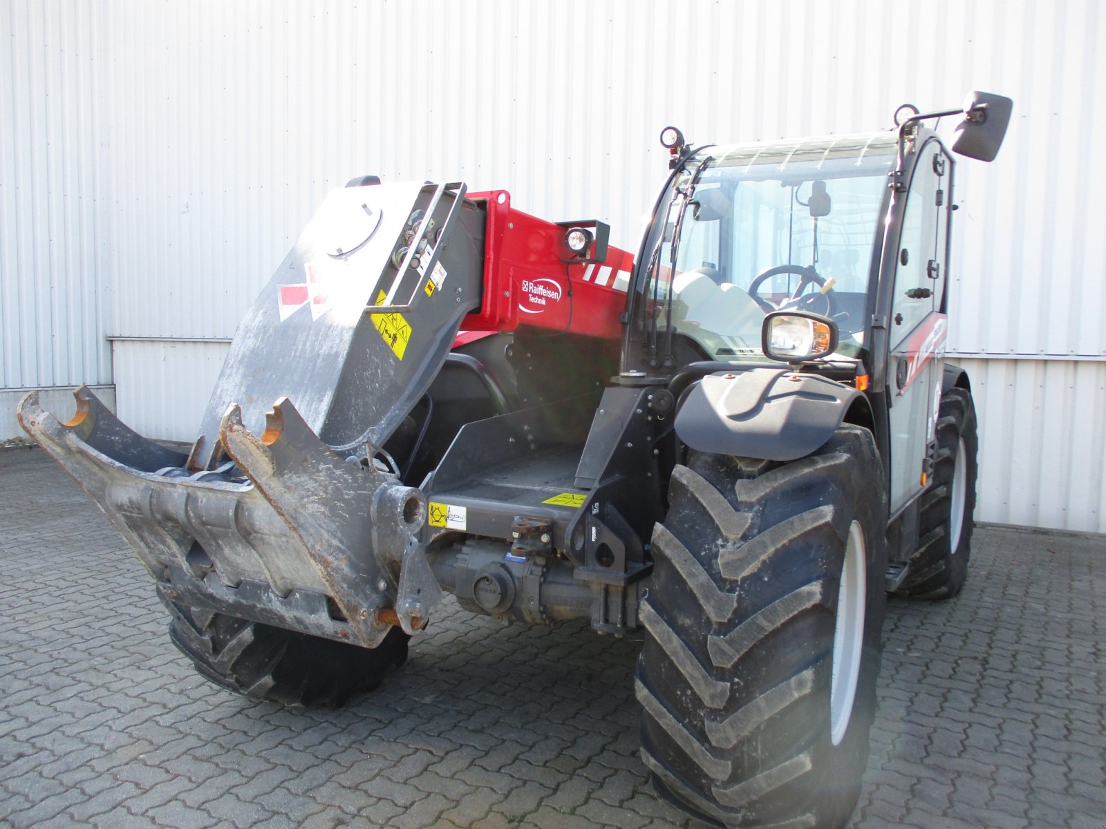 Teleskoplader of the type Massey Ferguson TH 7038 T4f, Gebrauchtmaschine in Korbach (Picture 5)
