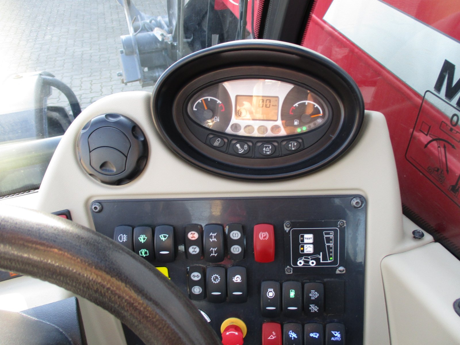 Teleskoplader of the type Massey Ferguson TH 7038 T4f, Gebrauchtmaschine in Korbach (Picture 11)