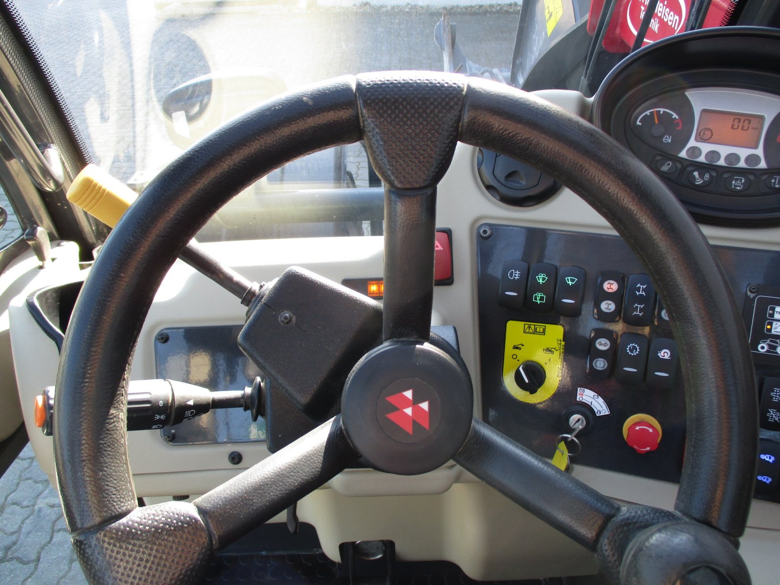 Teleskoplader of the type Massey Ferguson TH 7038 T4f, Gebrauchtmaschine in Korbach (Picture 14)