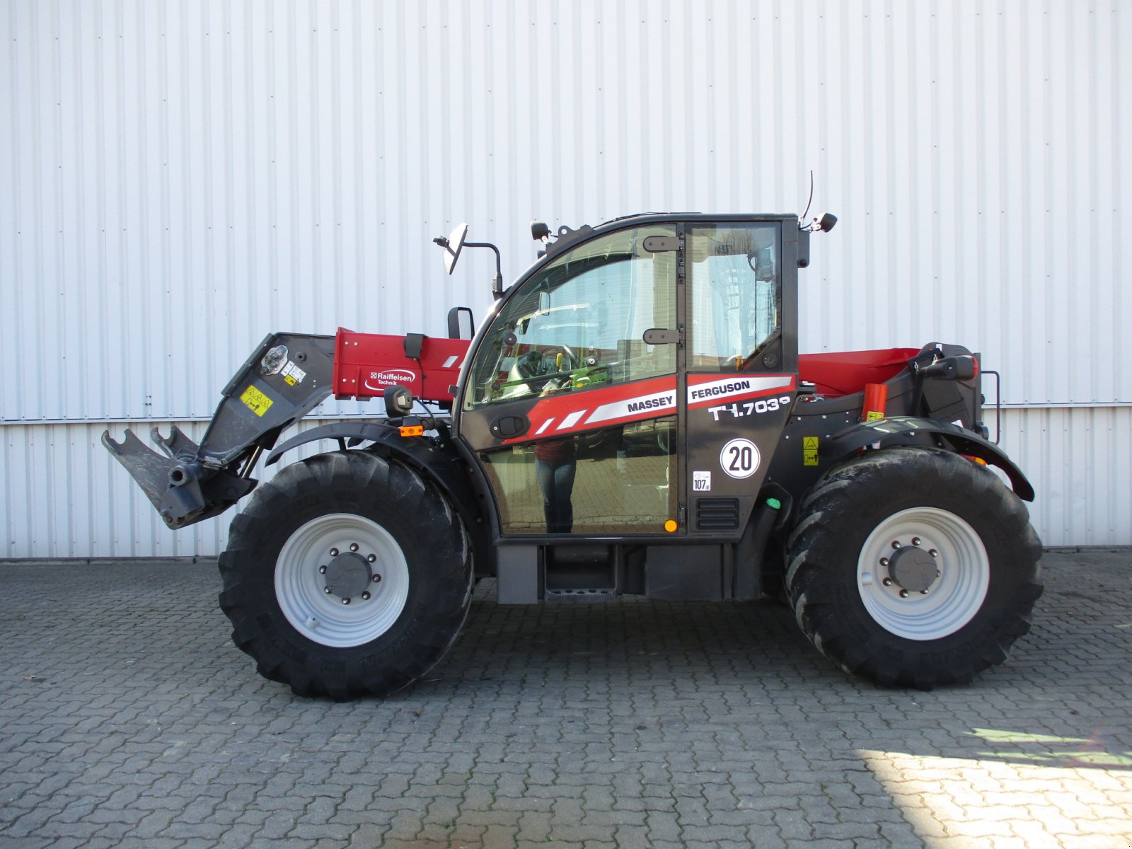 Teleskoplader of the type Massey Ferguson TH 7038 T4f, Gebrauchtmaschine in Korbach (Picture 1)