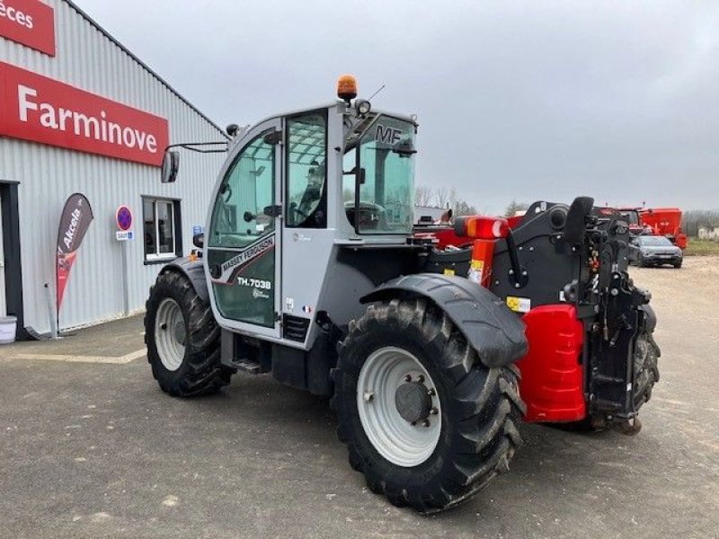 Teleskoplader des Typs Massey Ferguson TH 7038, Gebrauchtmaschine in POUSSAY (Bild 3)