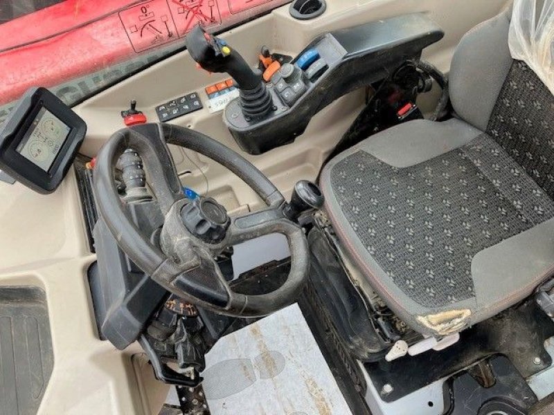 Teleskoplader des Typs Massey Ferguson TH 7038, Gebrauchtmaschine in POUSSAY (Bild 5)