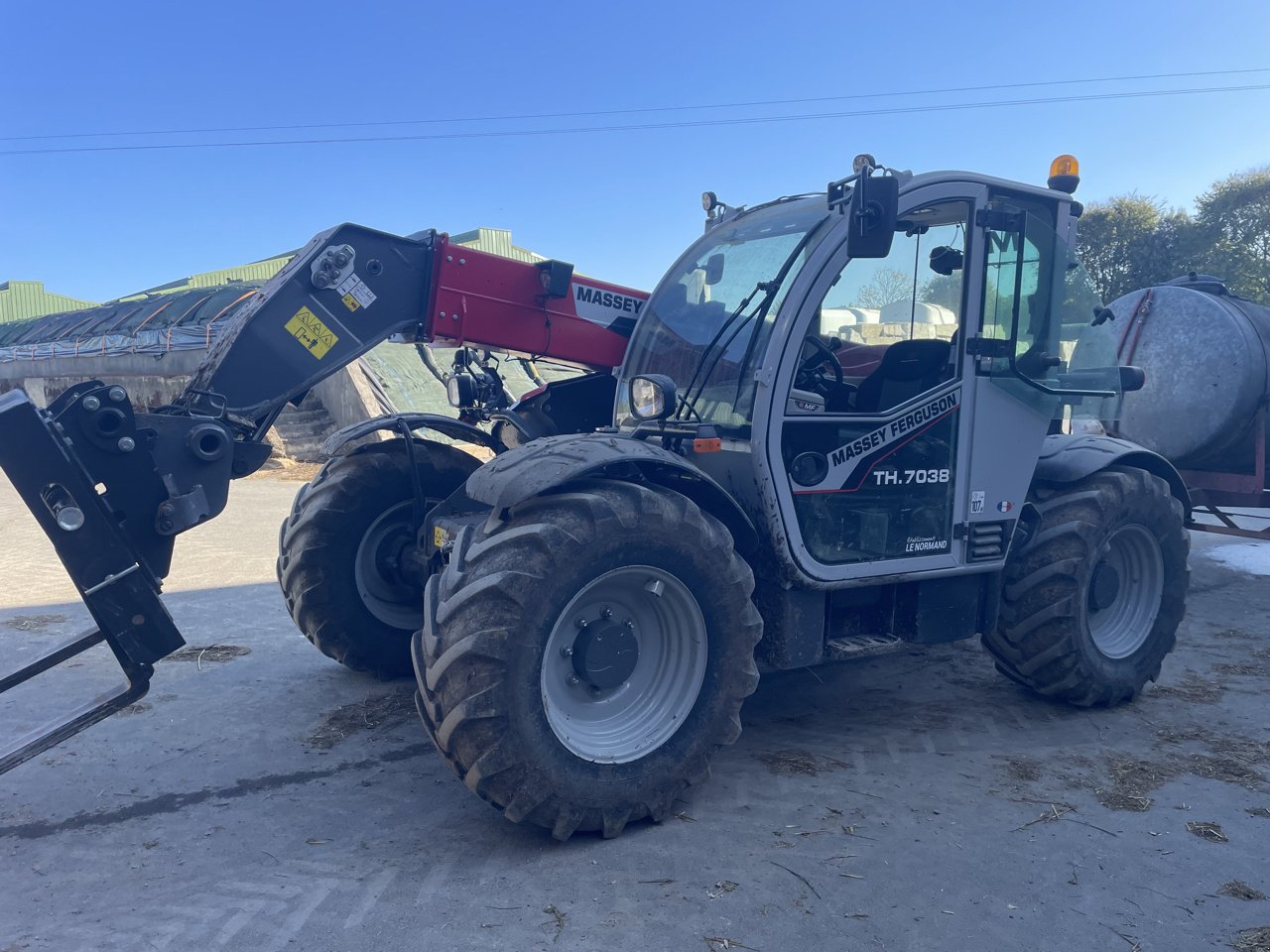 Teleskoplader des Typs Massey Ferguson TH 7038, Gebrauchtmaschine in MALESTROIT (Bild 2)
