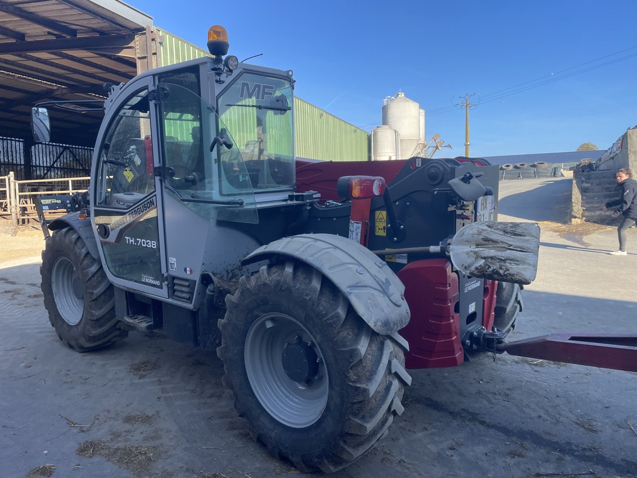 Teleskoplader des Typs Massey Ferguson TH 7038, Gebrauchtmaschine in MALESTROIT (Bild 4)