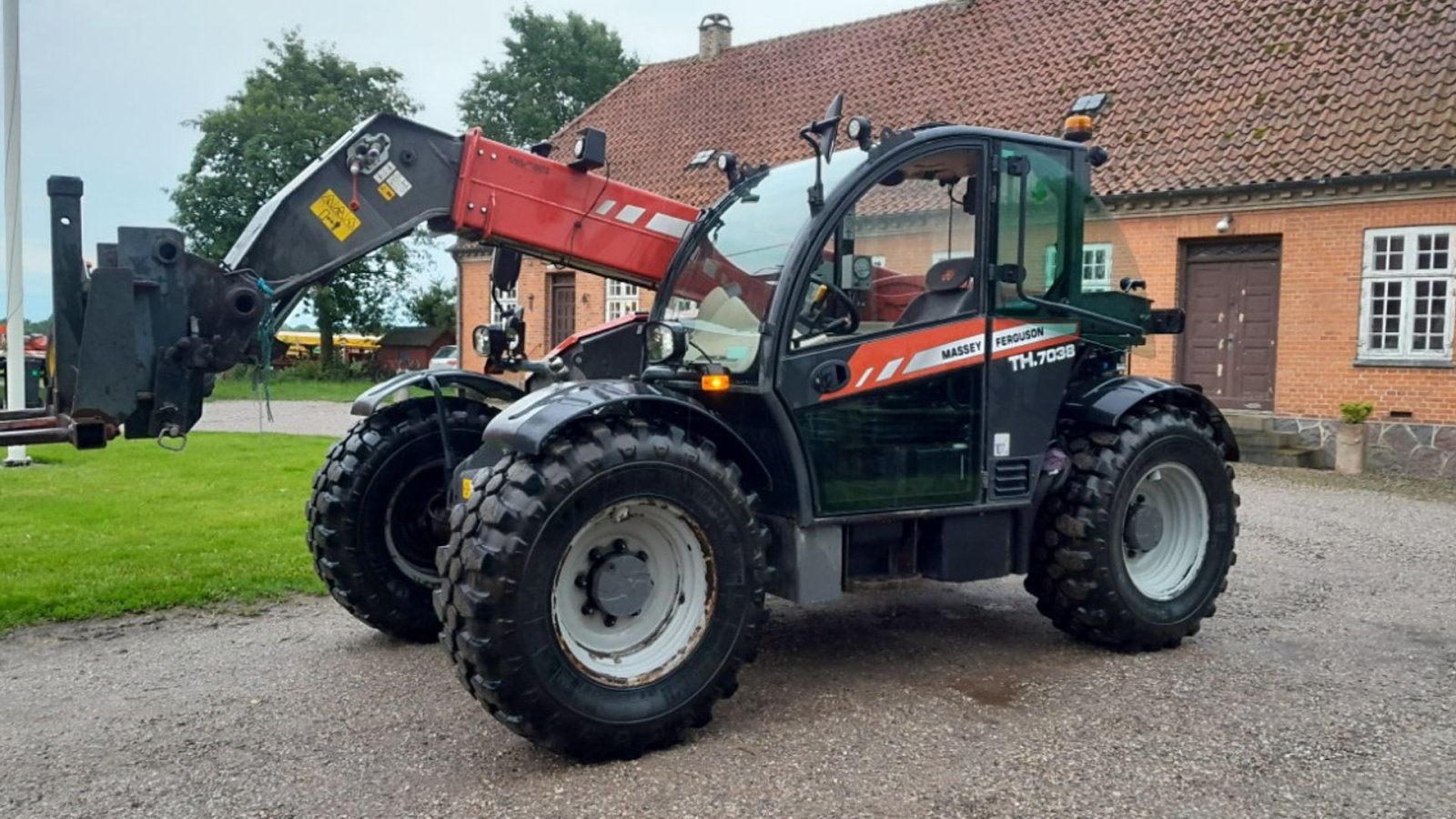 Teleskoplader typu Massey Ferguson TH 7038, Gebrauchtmaschine v øster ulslev (Obrázek 1)