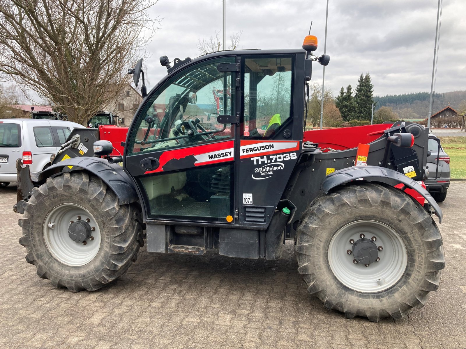 Teleskoplader des Typs Massey Ferguson TH 7038, Gebrauchtmaschine in Trendelburg (Bild 1)