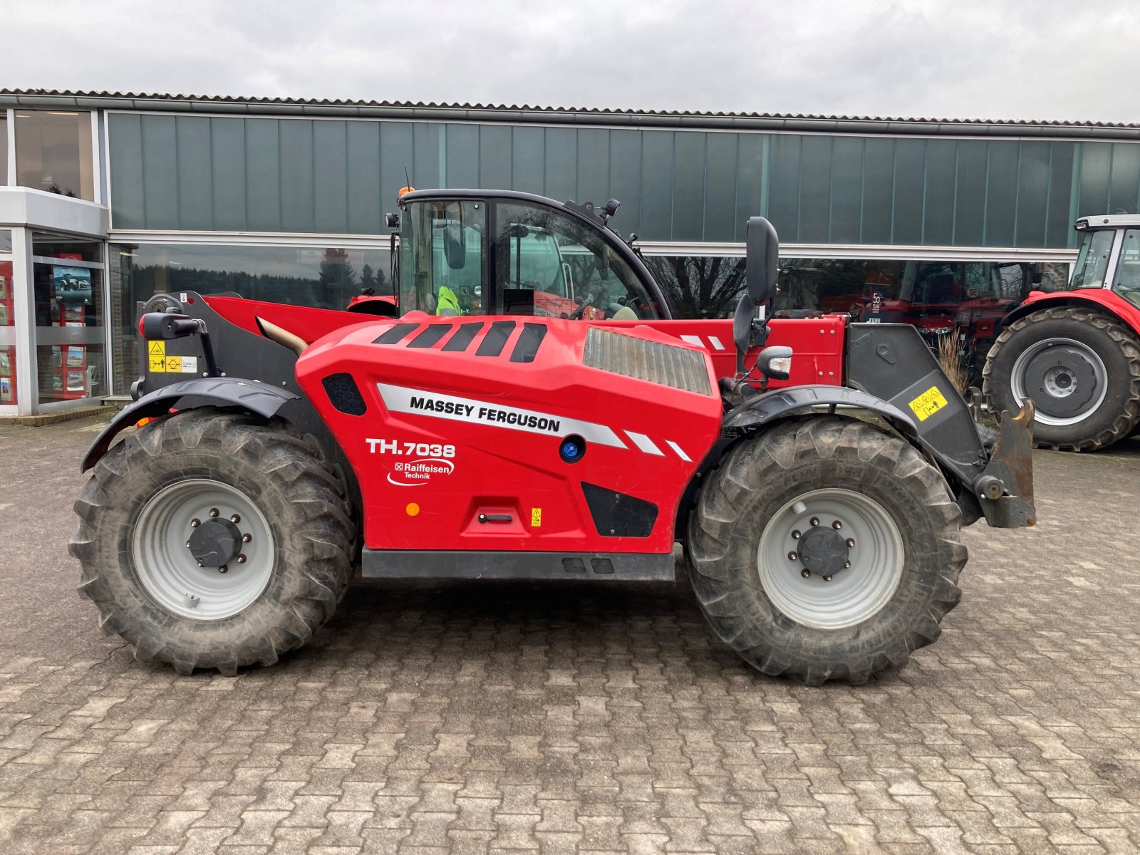 Teleskoplader des Typs Massey Ferguson TH 7038, Gebrauchtmaschine in Trendelburg (Bild 3)