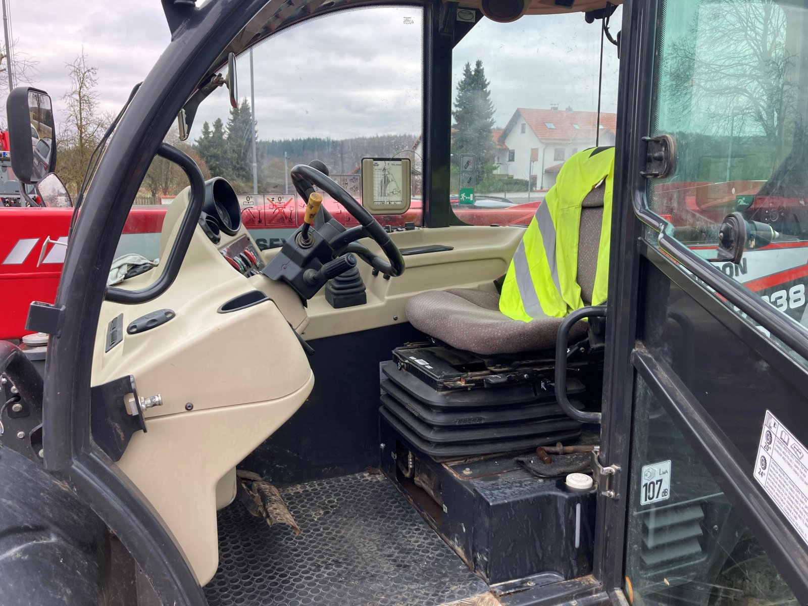 Teleskoplader des Typs Massey Ferguson TH 7038, Gebrauchtmaschine in Trendelburg (Bild 5)