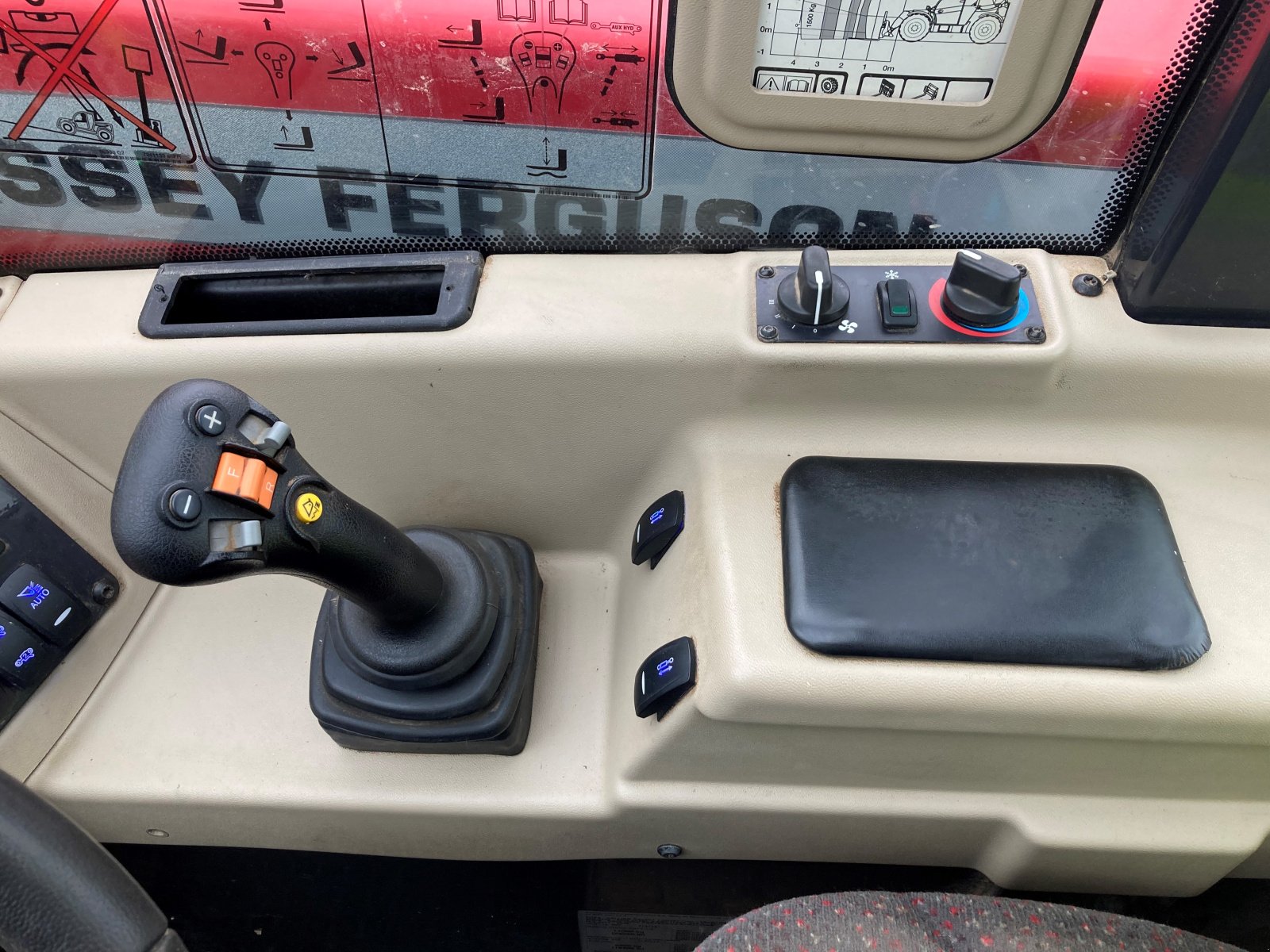 Teleskoplader des Typs Massey Ferguson TH 7038, Gebrauchtmaschine in Trendelburg (Bild 7)