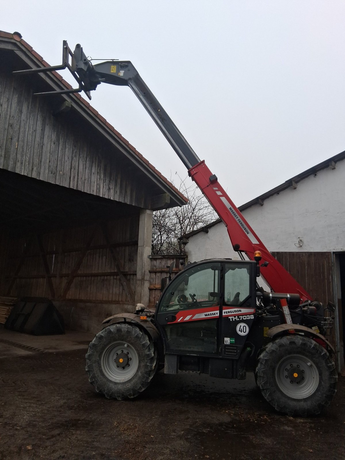 Teleskoplader des Typs Massey Ferguson TH 7038, Gebrauchtmaschine in Bayern - Mitterfels (Bild 3)