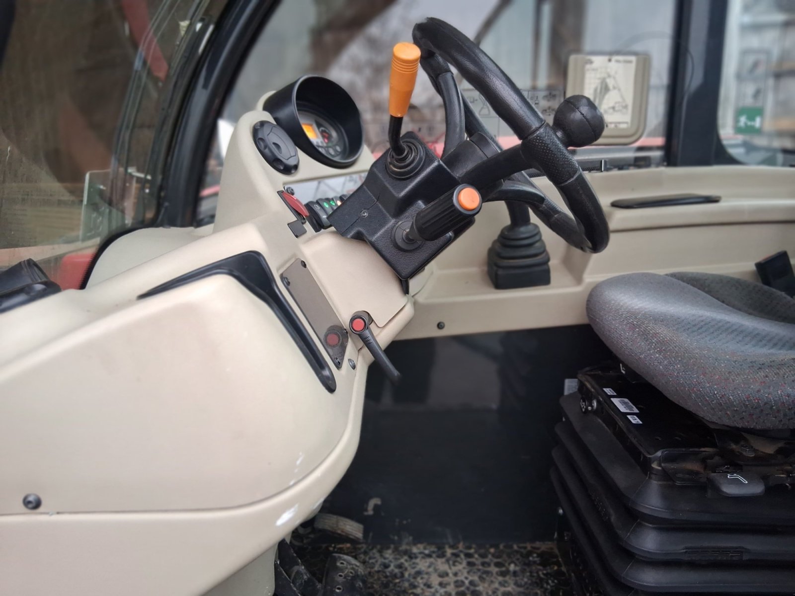 Teleskoplader des Typs Massey Ferguson TH 7038, Gebrauchtmaschine in Bayern - Mitterfels (Bild 10)