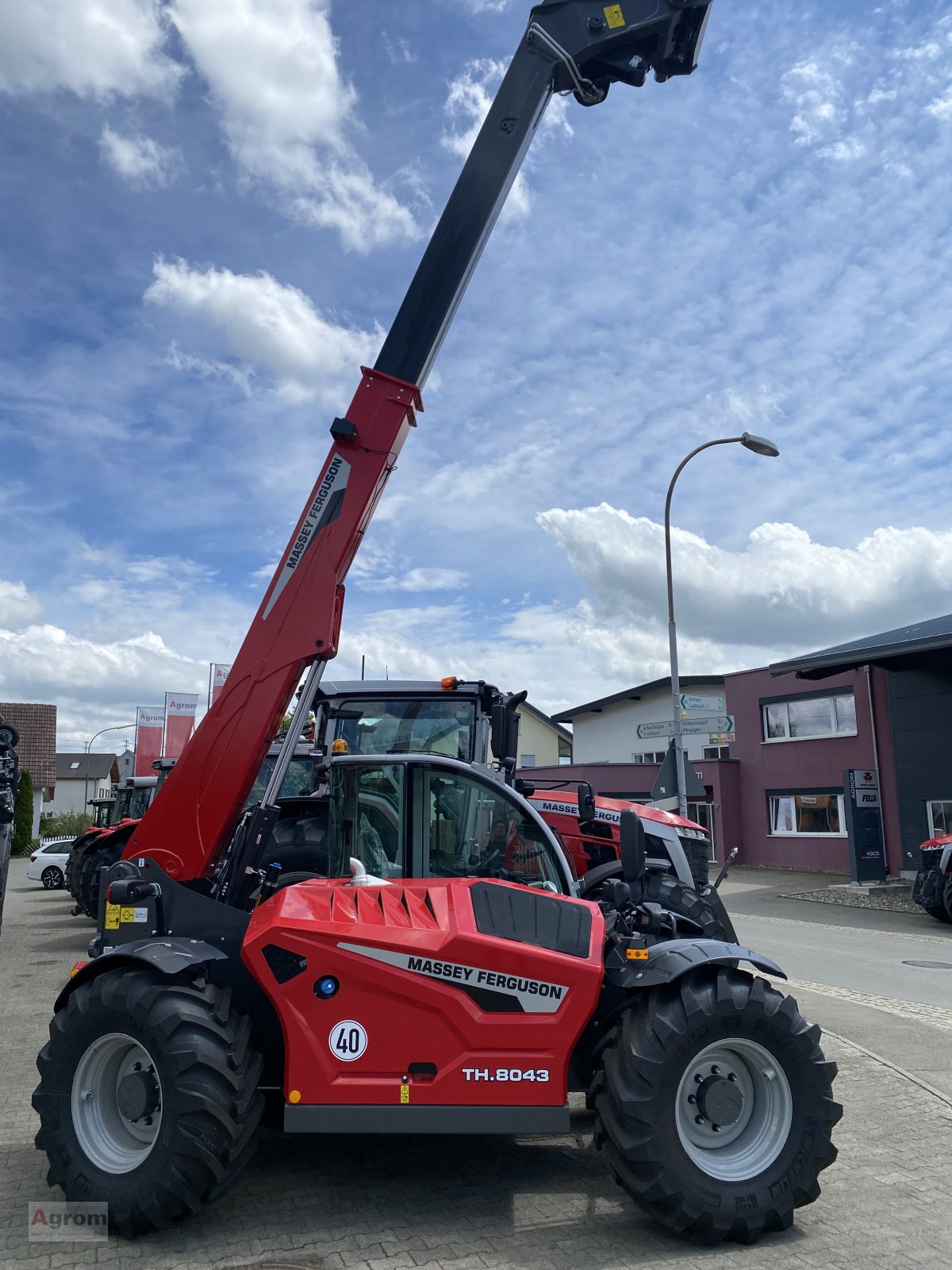 Teleskoplader of the type Massey Ferguson TH 8043, Neumaschine in Riedhausen (Picture 1)
