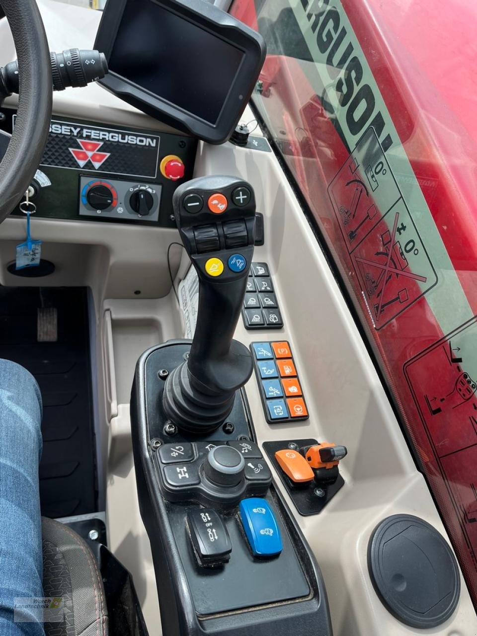 Teleskoplader of the type Massey Ferguson TH 8043, Gebrauchtmaschine in Schora (Picture 16)