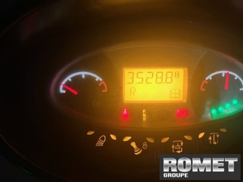 Teleskoplader des Typs Massey Ferguson TH6030, Gebrauchtmaschine in Gennes sur glaize (Bild 6)