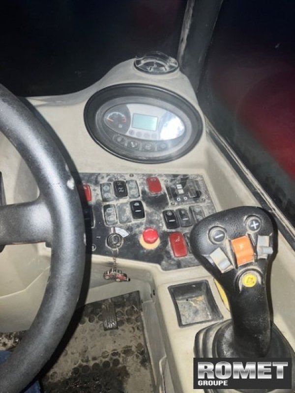 Teleskoplader des Typs Massey Ferguson TH6030, Gebrauchtmaschine in Gennes sur glaize (Bild 6)