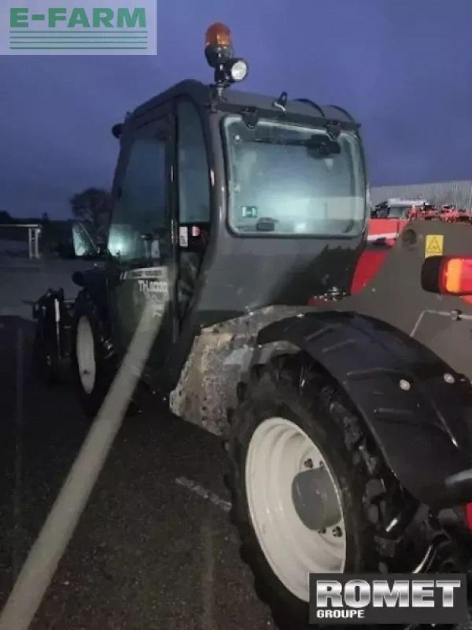 Teleskoplader des Typs Massey Ferguson th6030, Gebrauchtmaschine in GENNES-SUR-GLAIZE (Bild 4)