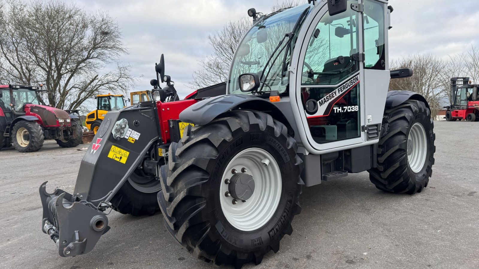 Teleskoplader of the type Massey Ferguson TH7038 DEMO! KUN 350 TIMER!, Gebrauchtmaschine in Nørager (Picture 1)