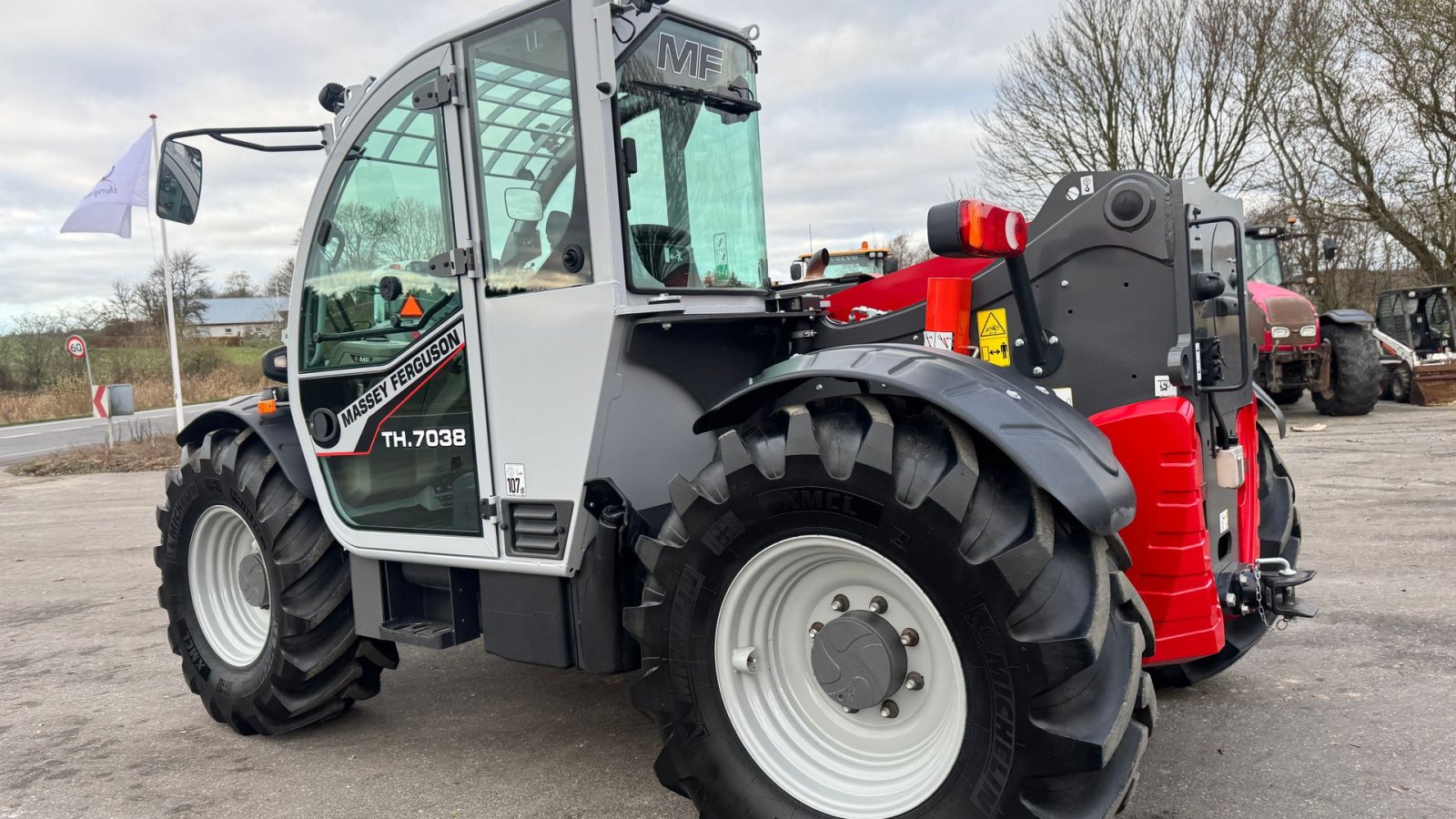 Teleskoplader of the type Massey Ferguson TH7038 DEMO! KUN 350 TIMER!, Gebrauchtmaschine in Nørager (Picture 5)
