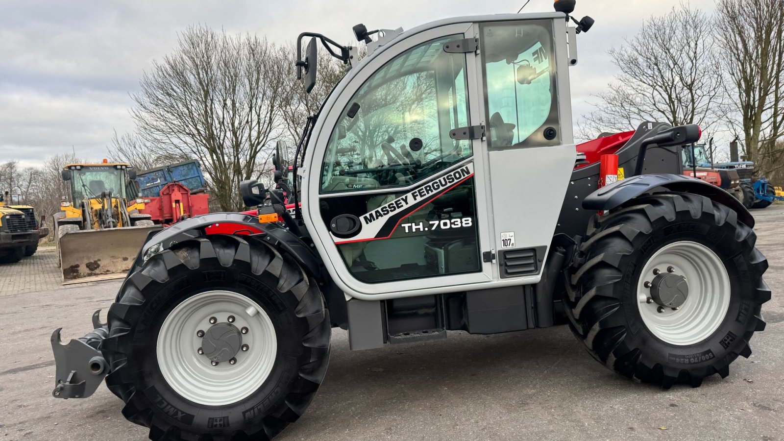 Teleskoplader of the type Massey Ferguson TH7038 DEMO! KUN 350 TIMER!, Gebrauchtmaschine in Nørager (Picture 3)