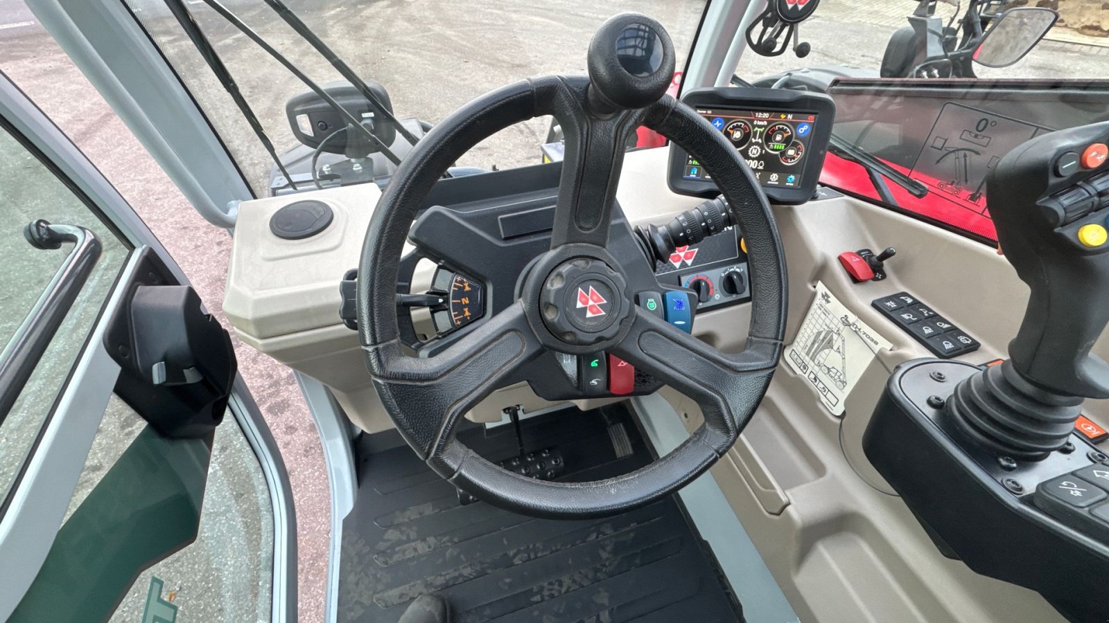 Teleskoplader of the type Massey Ferguson TH7038 DEMO! KUN 350 TIMER!, Gebrauchtmaschine in Nørager (Picture 19)