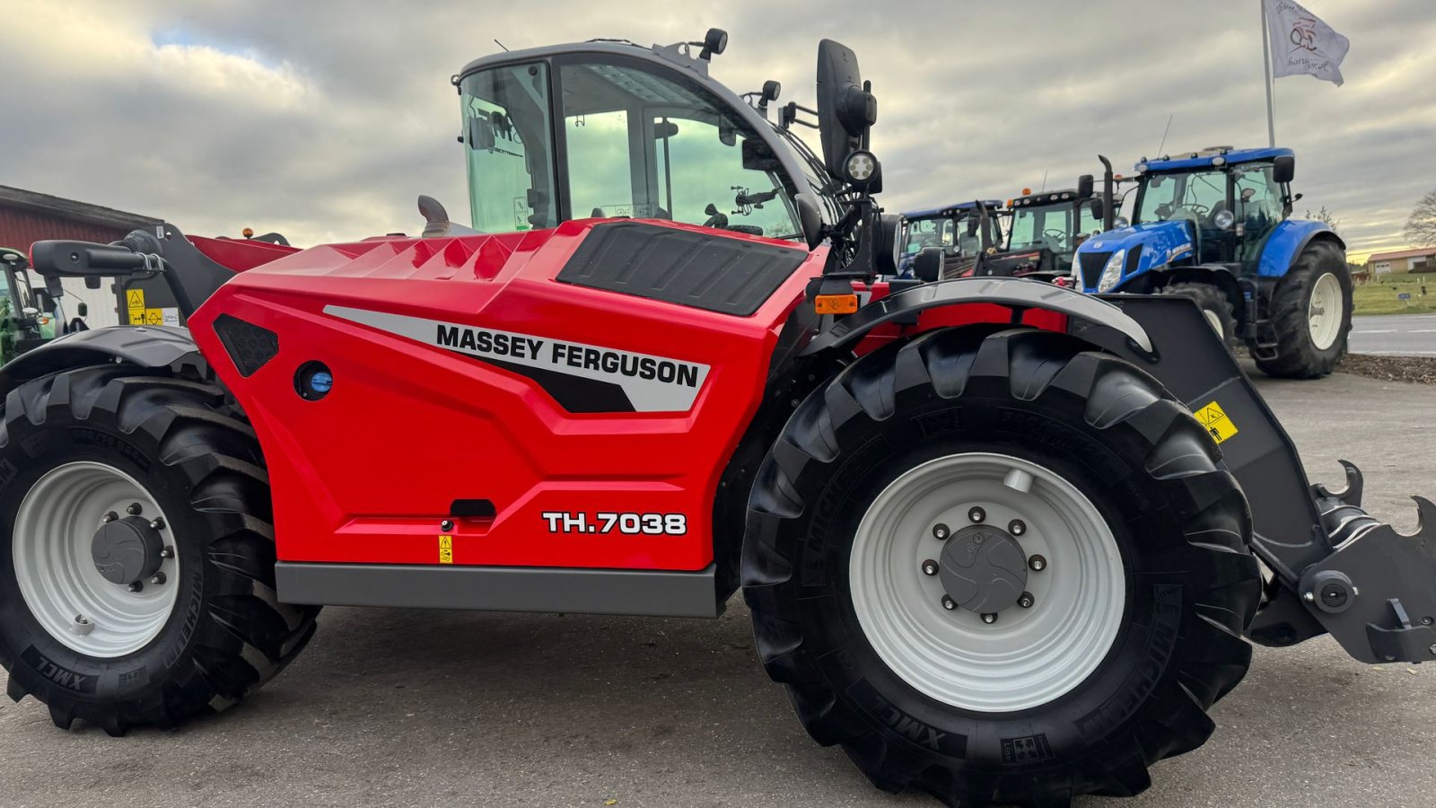 Teleskoplader of the type Massey Ferguson TH7038 DEMO! KUN 350 TIMER!, Gebrauchtmaschine in Nørager (Picture 12)
