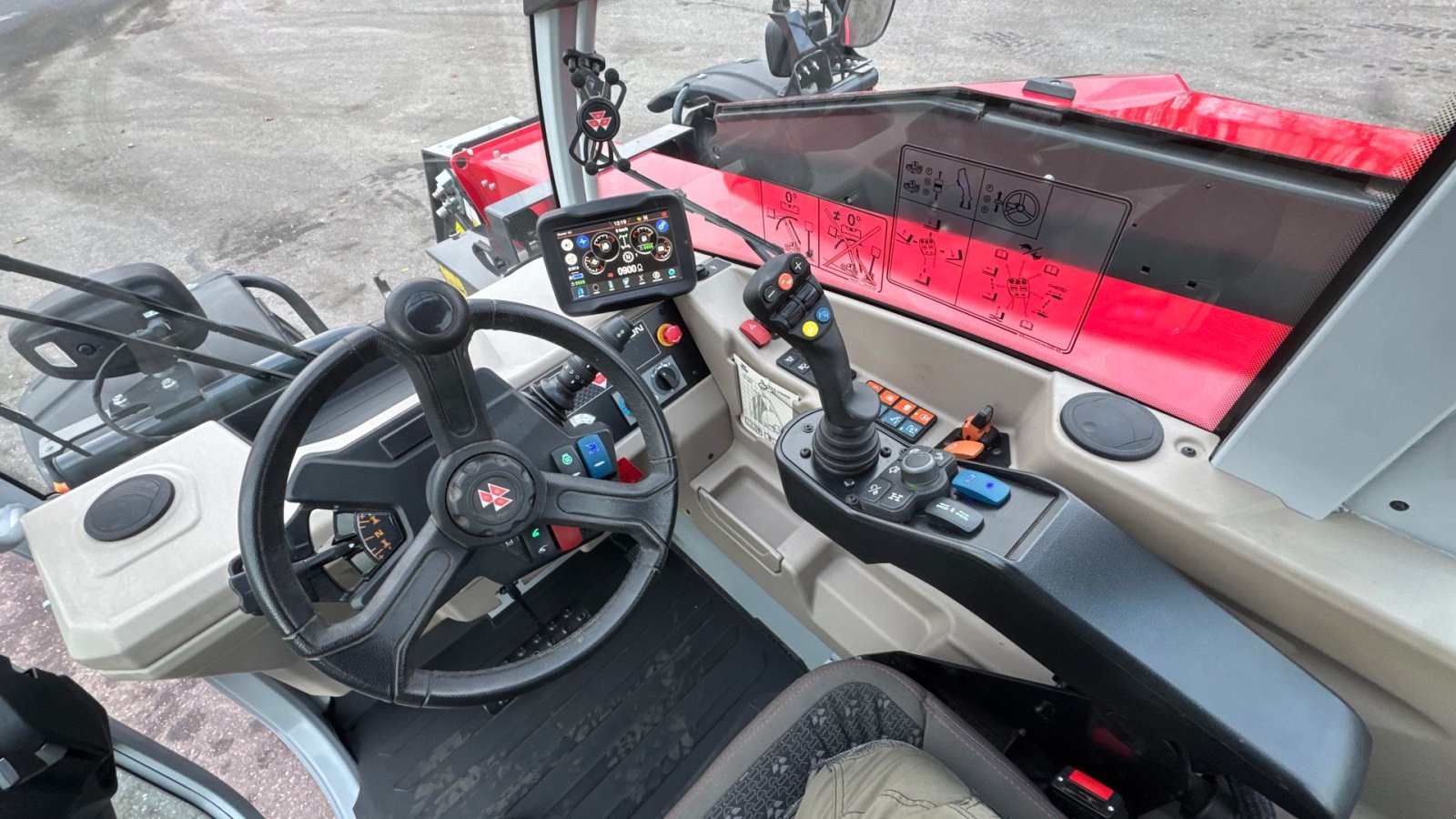 Teleskoplader of the type Massey Ferguson TH7038 DEMO! KUN 350 TIMER!, Gebrauchtmaschine in Nørager (Picture 16)