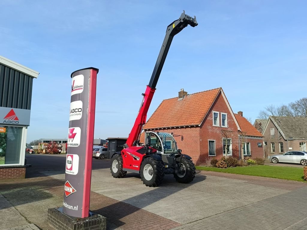 Teleskoplader des Typs Massey Ferguson TH.7038 EXCLUSIVE, Neumaschine in MARIENHEEM (Bild 4)