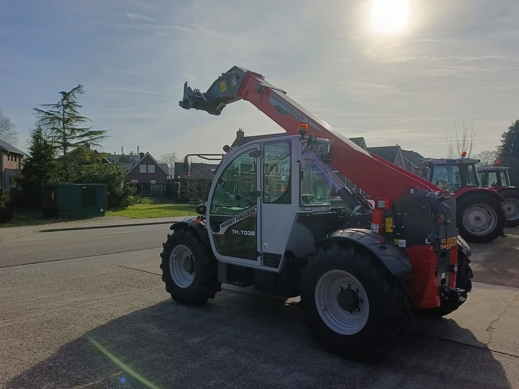 Teleskoplader des Typs Massey Ferguson TH.7038 EXCLUSIVE, Neumaschine in MARIENHEEM (Bild 7)