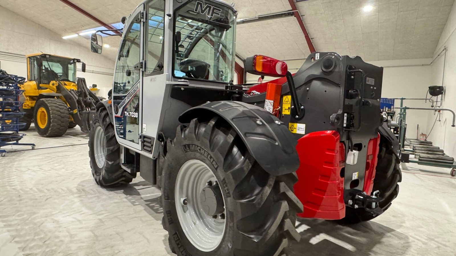 Teleskoplader typu Massey Ferguson TH7038 UBRUGT MED 1 ÅRS FABRIKSGARANTI!, Gebrauchtmaschine v Nørager (Obrázek 9)