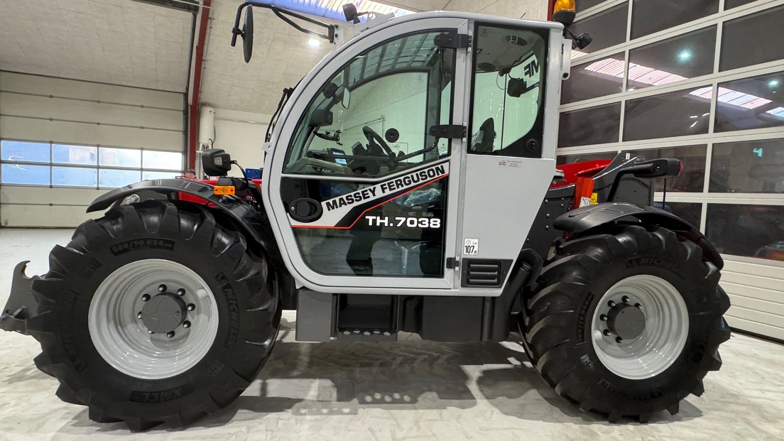 Teleskoplader typu Massey Ferguson TH7038 UBRUGT MED 1 ÅRS FABRIKSGARANTI!, Gebrauchtmaschine v Nørager (Obrázek 12)