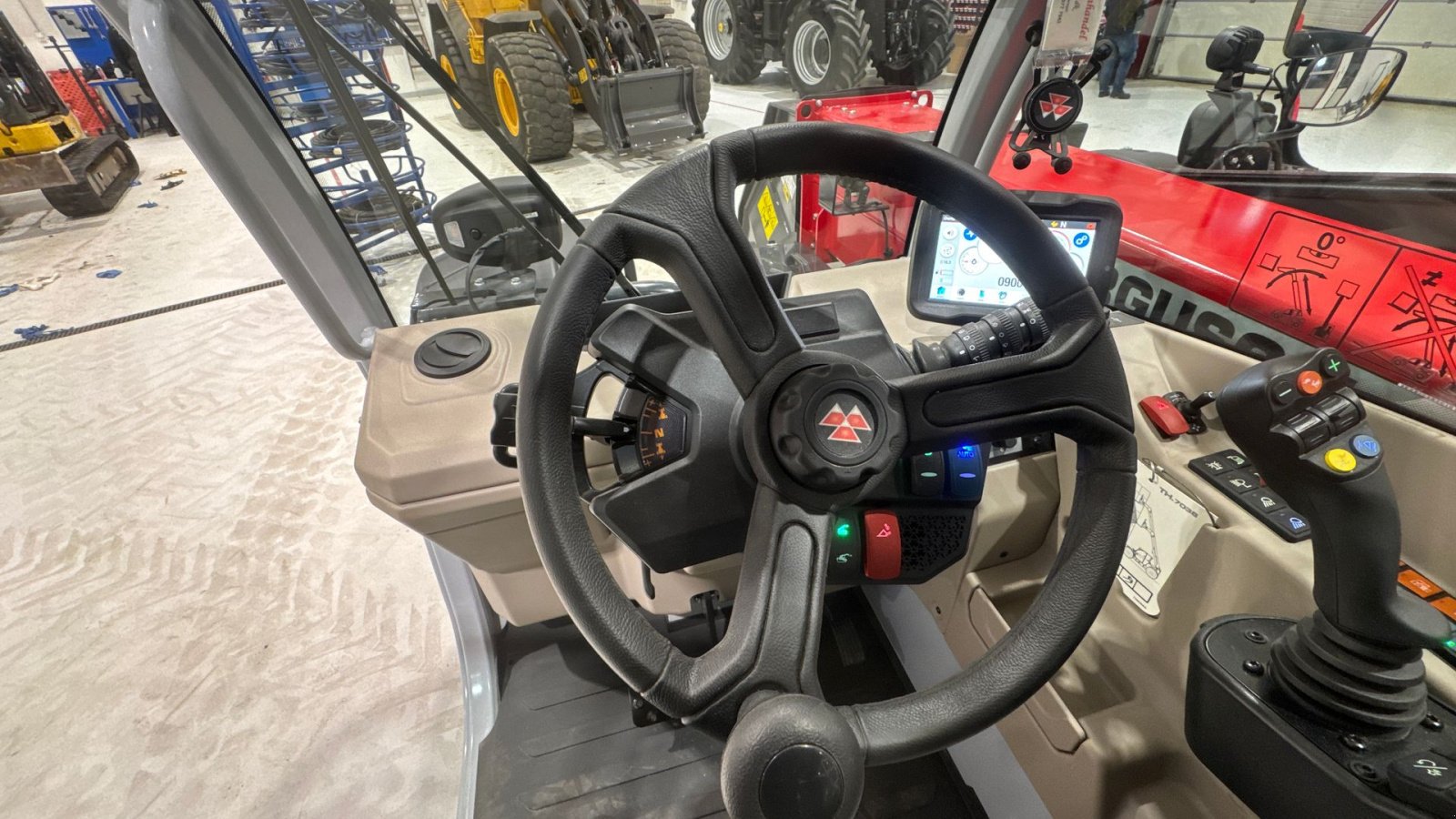 Teleskoplader typu Massey Ferguson TH7038 UBRUGT MED 1 ÅRS FABRIKSGARANTI!, Gebrauchtmaschine v Nørager (Obrázek 19)