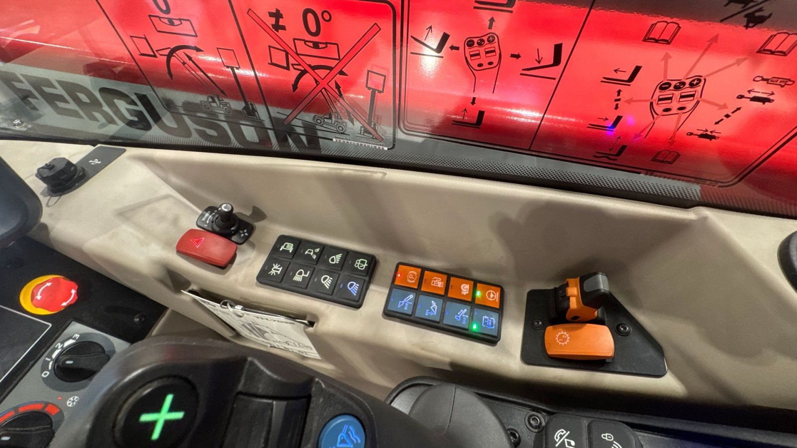 Teleskoplader typu Massey Ferguson TH7038 UBRUGT MED 1 ÅRS FABRIKSGARANTI!, Gebrauchtmaschine v Nørager (Obrázek 17)