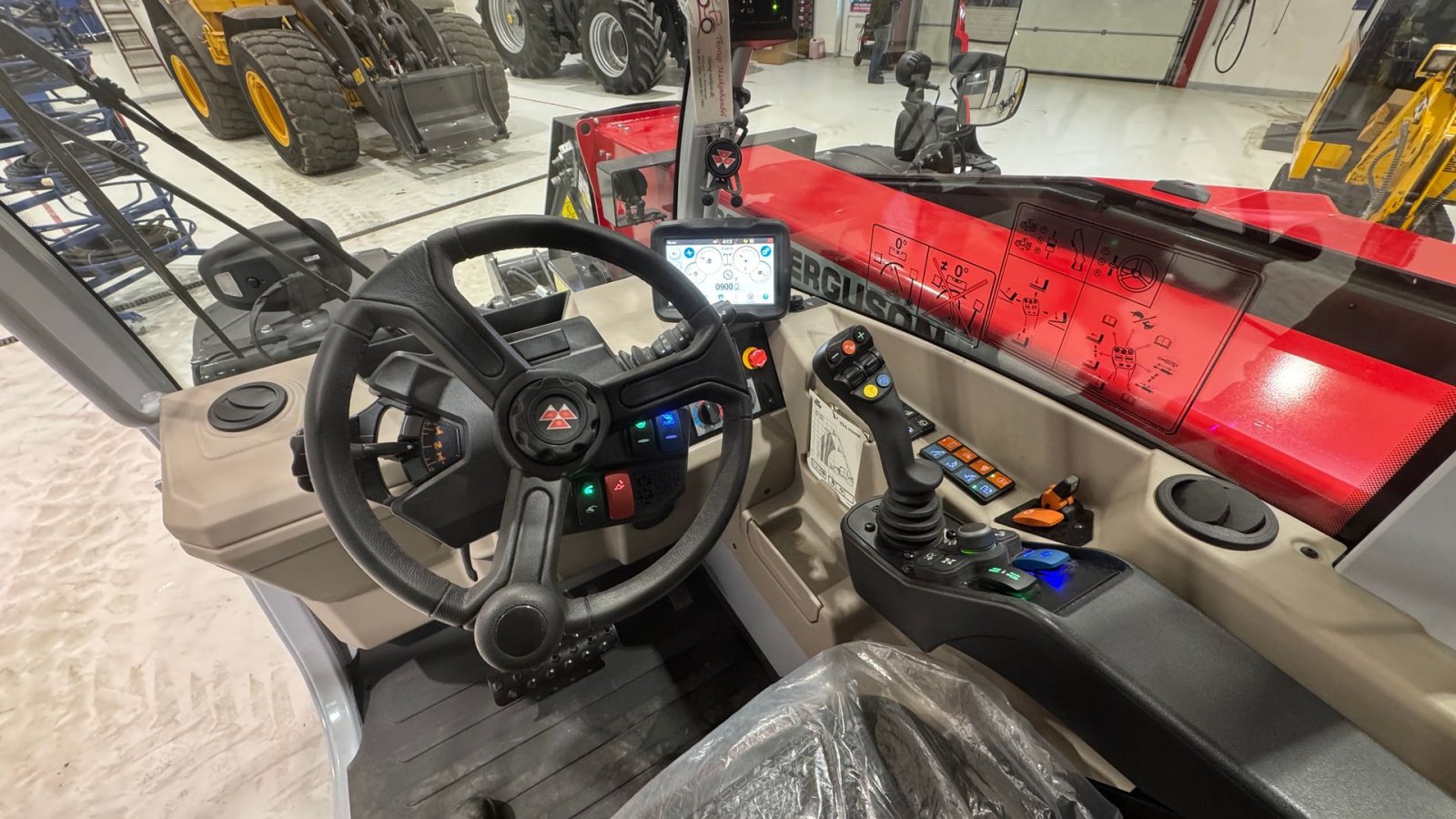 Teleskoplader typu Massey Ferguson TH7038 UBRUGT MED 1 ÅRS FABRIKSGARANTI!, Gebrauchtmaschine v Nørager (Obrázek 15)