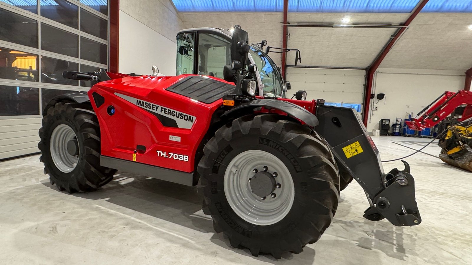 Teleskoplader typu Massey Ferguson TH7038 UBRUGT MED 1 ÅRS FABRIKSGARANTI!, Gebrauchtmaschine v Nørager (Obrázek 2)