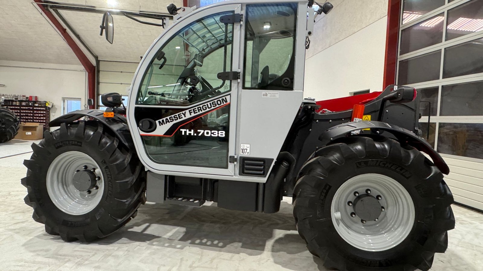Teleskoplader typu Massey Ferguson TH7038 UBRUGT MED 1 ÅRS FABRIKSGARANTI!, Gebrauchtmaschine v Nørager (Obrázek 11)