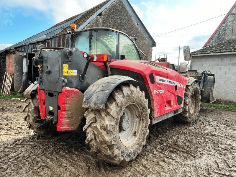 Teleskoplader Türe ait Massey Ferguson TH7038, Gebrauchtmaschine içinde SAINT-GERMAIN DU PUY (resim 3)